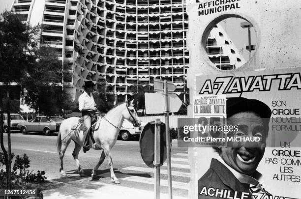 Publicité pour le cirque 'Achille Zavatta' à La Grande-Motte, en juillet 1978, dans l'Hérault, France.