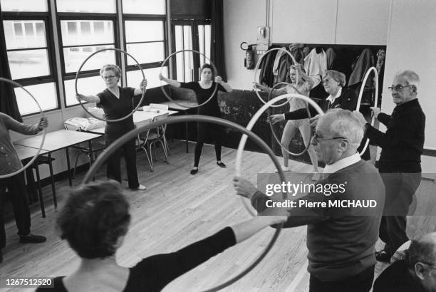 Atelier de danse dans un club du troisième âge en France, en 1984.