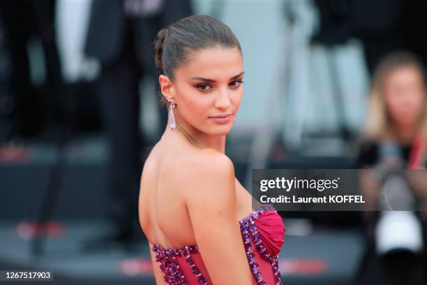 Gabrielle Caunesil walks the red carpet ahead of the Opening Ceremony and the "La Vérité" screening during the 76th Venice Film Festival at Sala...