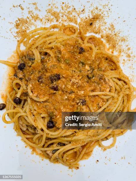 spaghetti sarde e finocchietto - breadcrumbs stock pictures, royalty-free photos & images