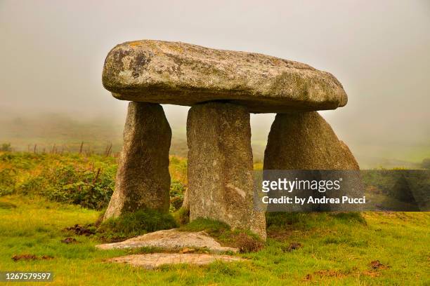 lanyon quoit, cornwall, united kingdom - doelman stock pictures, royalty-free photos & images