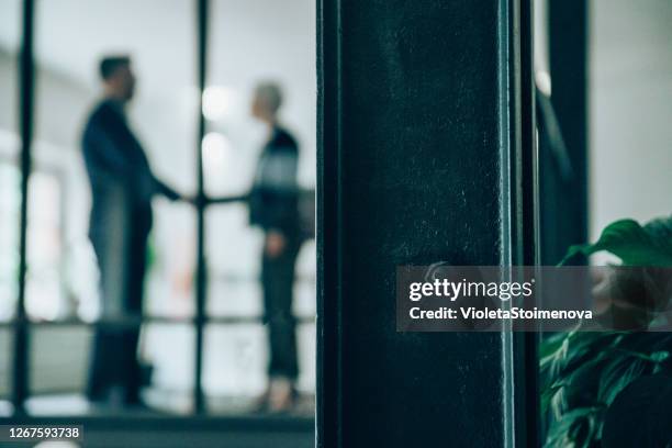 succesvolle samenwerking. - vertrouwen stockfoto's en -beelden