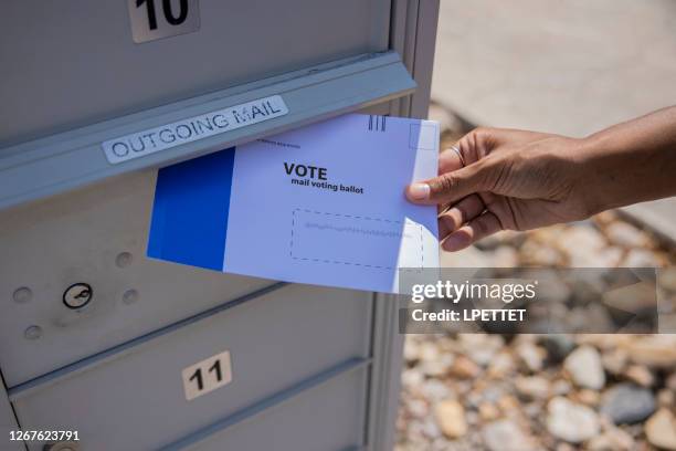 stemmen per post - voting by mail stockfoto's en -beelden