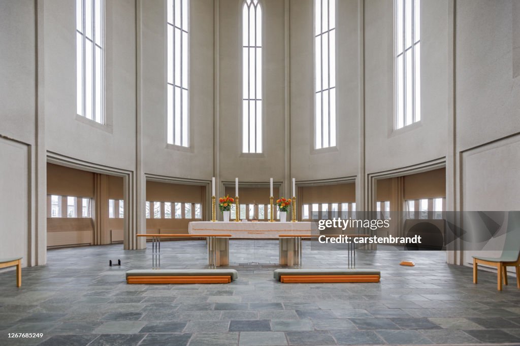 Altar En Una Iglesia Moderna Foto de stock - Getty Images Altar En Una Iglesia Moderna Foto de stock - Getty Images