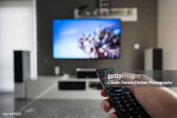 television colorful screen with remote control - chaîne de télévision photos et images de collection