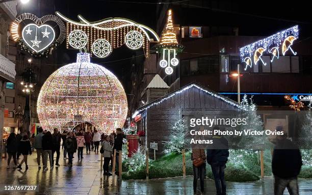 christmas themed decoration and lights in the streets of vigo, galicia - vigo fotografías e imágenes de stock