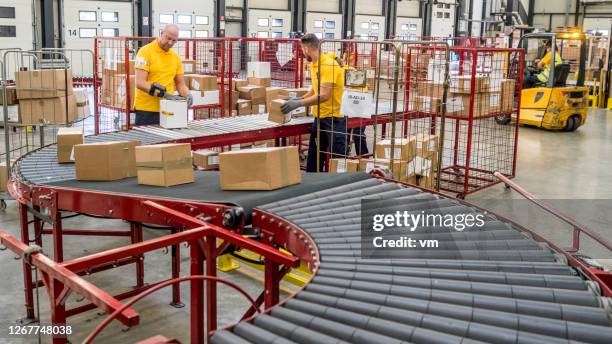 Handling Loading Box Handling Boxes Photos and Premium High Res Pictures - Getty Images