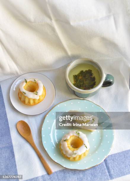 lemon cake afternoon tea - gateaux fotografías e imágenes de stock