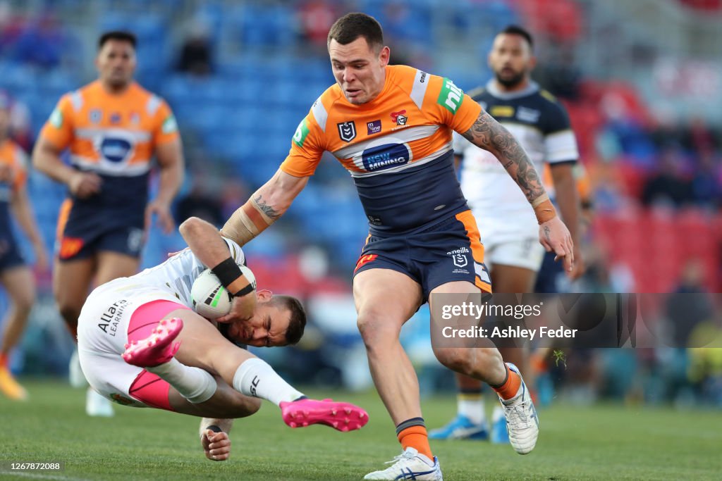 NRL Rd 15 - Knights v Cowboys