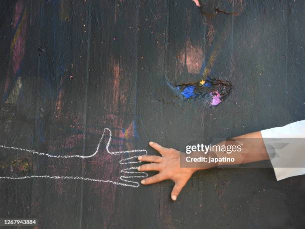 imaginary friend - humanitäre hilfe stock-fotos und bilder