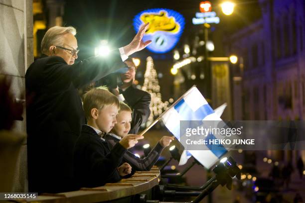 Nobel Peace Prize winner Martti Ahtisaari watches a torchlight procession from the balcony of the Grand Hotel in Oslo, on December 10, 2008. Veteran...