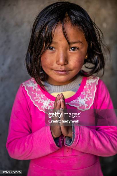 namaste! portrait of tibetan young girl, upper mustang, nepal - nepal girl stock pictures, royalty-free photos & images