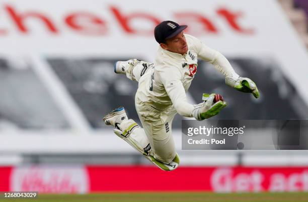 Jos Buttler of England takes the catch of Shaheen Afridi of Pakistan off Stuart Broad during Day Three of the 3rd #RaiseTheBat Test Match between...