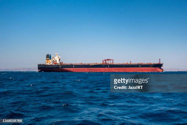 modern tanker - oil tanker imagens e fotografias de stock
