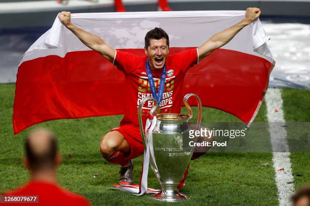Robert Lewandowski of FC Bayern Munich celebrates with the Champions League Trophy following his team's victory in the UEFA Champions League Final...