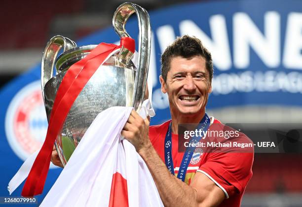 Robert Lewandowski of FC Bayern Munich celebrates with the UEFA Champions League Trophy following his team's victory in the UEFA Champions League...