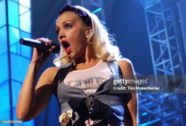 Gwen Stefani performs during KIIS FM's 4th Annual Jingle Ball at the Anaheim Pond on December 3, 2004 in Anaheim, California.