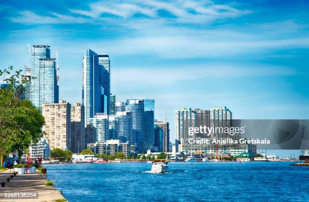 marina and the downtown skyline at the harbourfront in toronto, ontario. - day toronto foto e immagini stock