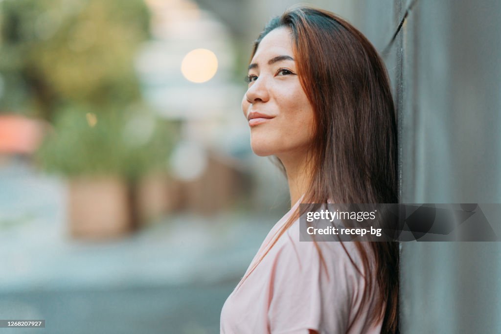 Retrato de una joven empresaria segura