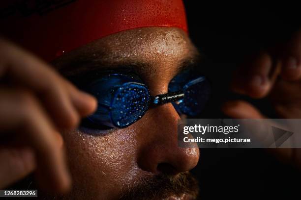 young man swimming - triathlon swim stock pictures, royalty-free photos & images