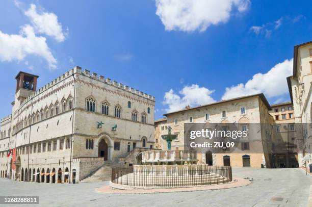 piazza iv novembre in perugia, umbria, italy - perugia stock pictures, royalty-free photos & images