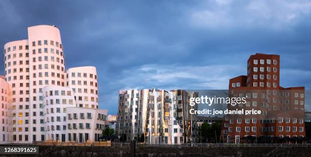 fun buildings, neuer zollhof, dusseldorf, germany - düsseldorf fotografías e imágenes de stock