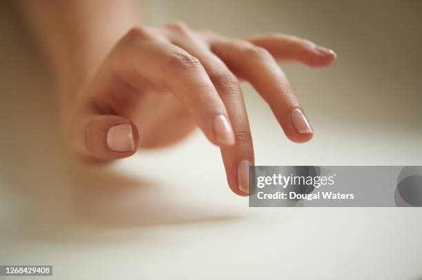 female hand close up with delicate fingers. - fragility - fotografias e filmes do acervo