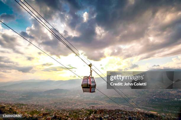medellin, colombia, metrocable car - overhead cable car stock pictures, royalty-free photos & images