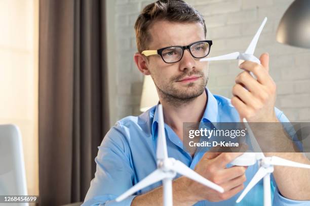 alternatieve energie - uitvinder stockfoto's en -beelden