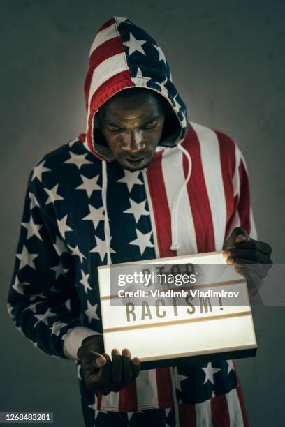 antirassismus-konzept - anti quarantäne protest stock-fotos und bilder