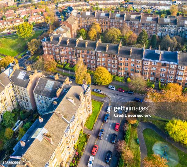 residential glasgow streets from the air - block flats stock pictures, royalty-free photos & images