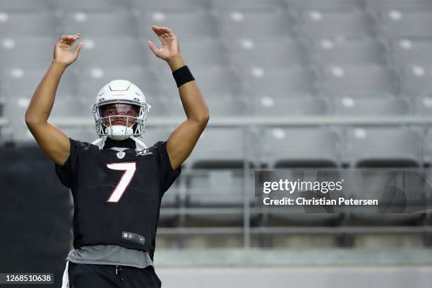 Quarterback Brett Hundley of the Arizona Cardinals warms-up during a NFL team training camp at State Farm Stadium on August 25, 2020 in Glendale,...