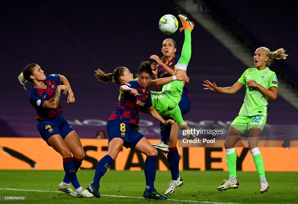 VfL Wolfsburg v FC Barcelona - UEFA Women's Champions League Semi Final