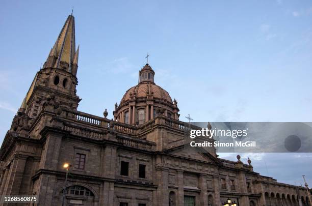 guadalajara cathedral at dusk, guadalajara, jalisco, mexico - ciudad de guadalajara fotografías e imágenes de stock