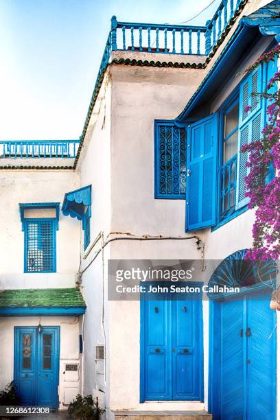 tunisia, traditional architecture in sidi bou said - sidi bou said fotografías e imágenes de stock