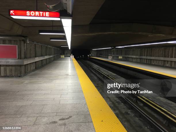 jean-drapeau station - sortie de métro stockfoto's en -beelden