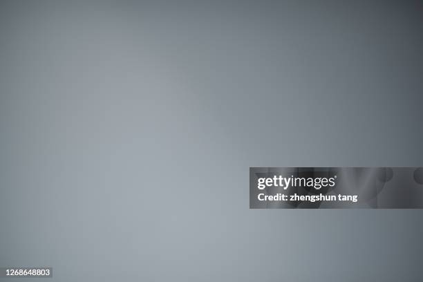 shiny brushed wall background - gray color stock-fotos und bilder