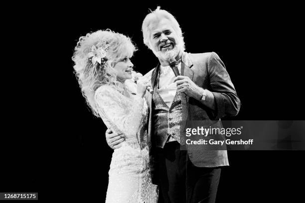American Country musicians Dolly Parton and Kenny Rogers perform together onstage at Brendan Byrne Arena , East Rutherford, New Jersey, October 20,...