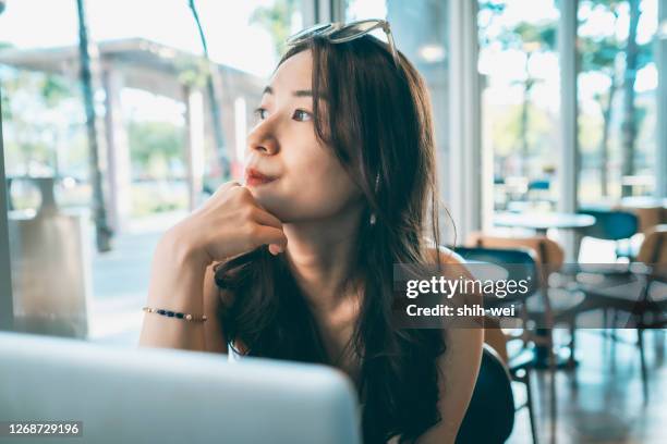 young asian woman working in cafe - facial expression girl office stock pictures, royalty-free photos & images