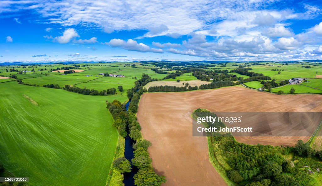 Vista panorámica aérea de Dumfries y Galloway rurales en el suroeste de Escocia