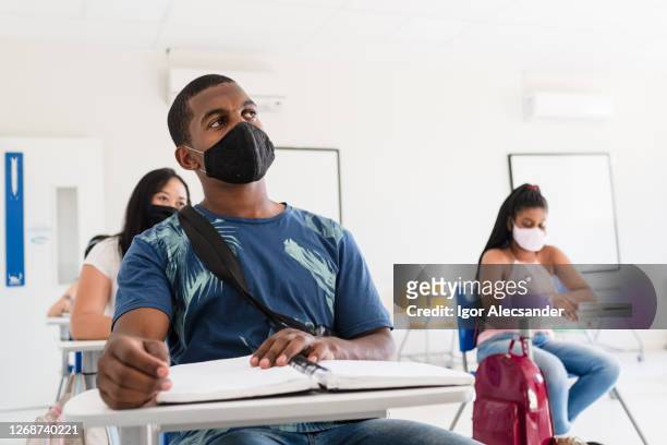 college students wearing protective mask in the classroom - education building stock pictures, royalty-free photos & images