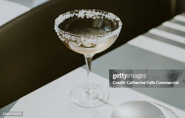 Cocktail With Salt Rim Salt Rim Cocktail Fotografías e imágenes de stock - Getty Images