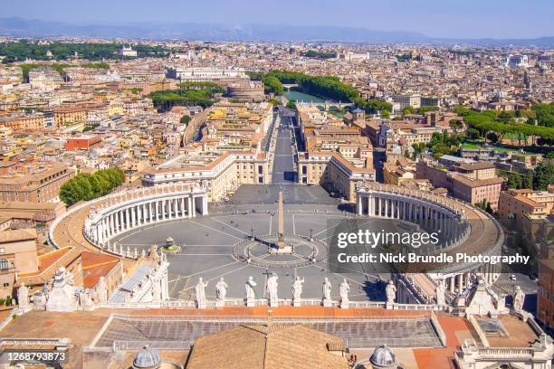 saint peter's square, rome, italy. - vatican city stockfoto's en -beelden