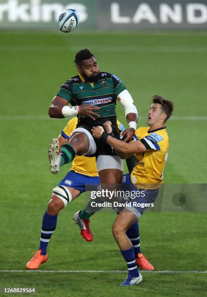 Taqele Naiyaravoro of Northampton Saints is tackled by Tom de Glanville of Bath during the Gallagher Premiership Rugby match between Northampton...