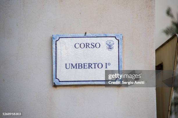 corso umberto i ceramic plate in modica - modica sicily stock pictures, royalty-free photos & images