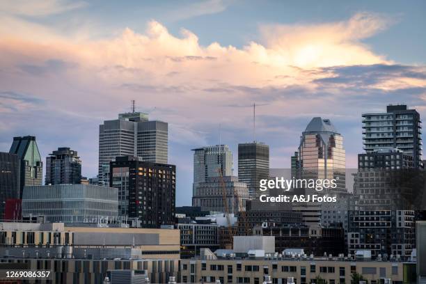 montreal cityscape during sunset. - montréal stock pictures, royalty-free photos & images