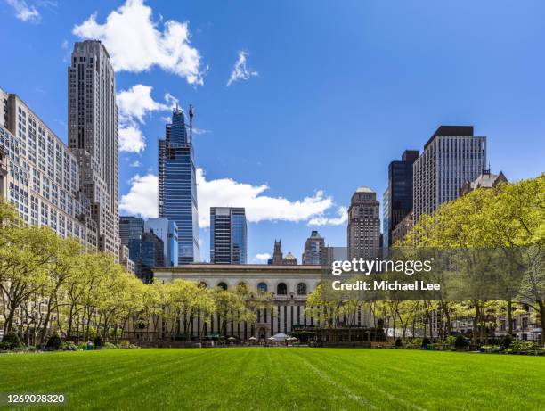 bryant park skyline view - new york - new york public library exterior stock pictures, royalty-free photos & images