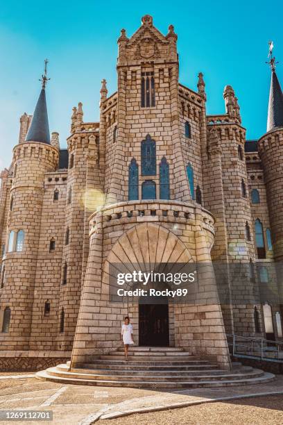beautiful palacio de gaudí in astorga, spain, on the way of santiago de compostela - palácio imagens e fotografias de stock