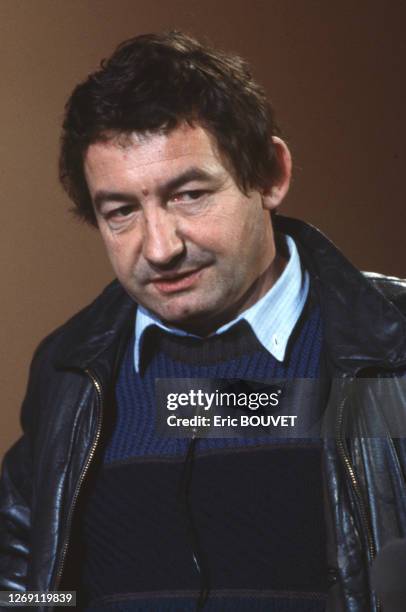 Portrait de l'humoriste français Pierre Desproges sur le plateau de l'émission 'Champs-Elysées', le 21 janvier 1984, à Paris, France.