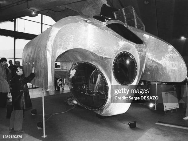 Présentation d'un bateau 'Aquascope', permettant d'observer les fonds marins' au salon Nautique International de Paris, au CNIT de la Défense, en...